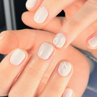 Uñas cortas también pueden ser hermosas, de hecho tendencia en esta temporada. 
